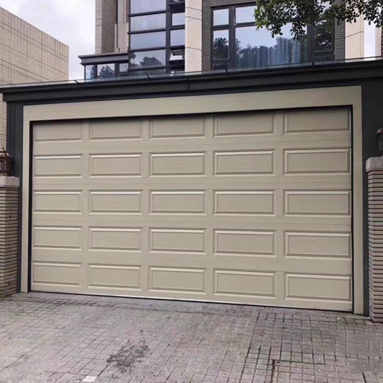 Che tipo di porta da garage è adatto al garage sotterraneo della comunità?