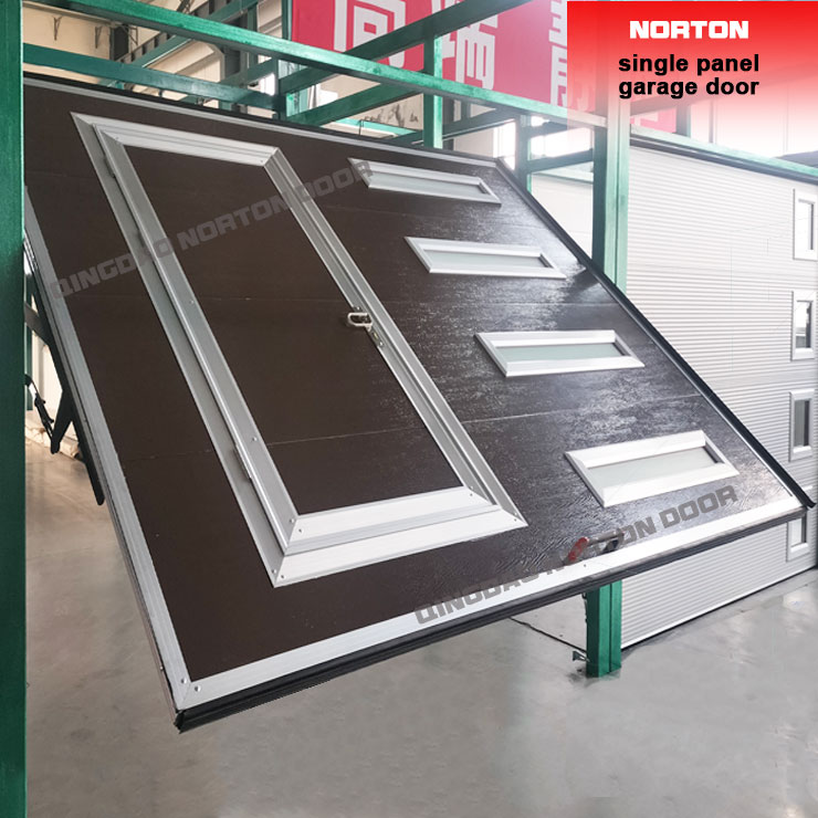 Porte del garage a sollevamento del pannello eccellono nell'isolamento ed efficienza energetica, attribuita a: