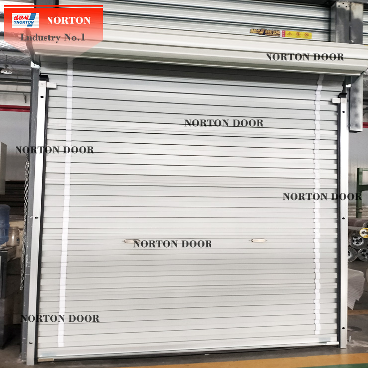 Le porte di Norton Roll up possono essere personalizzate in vari colori e stili.